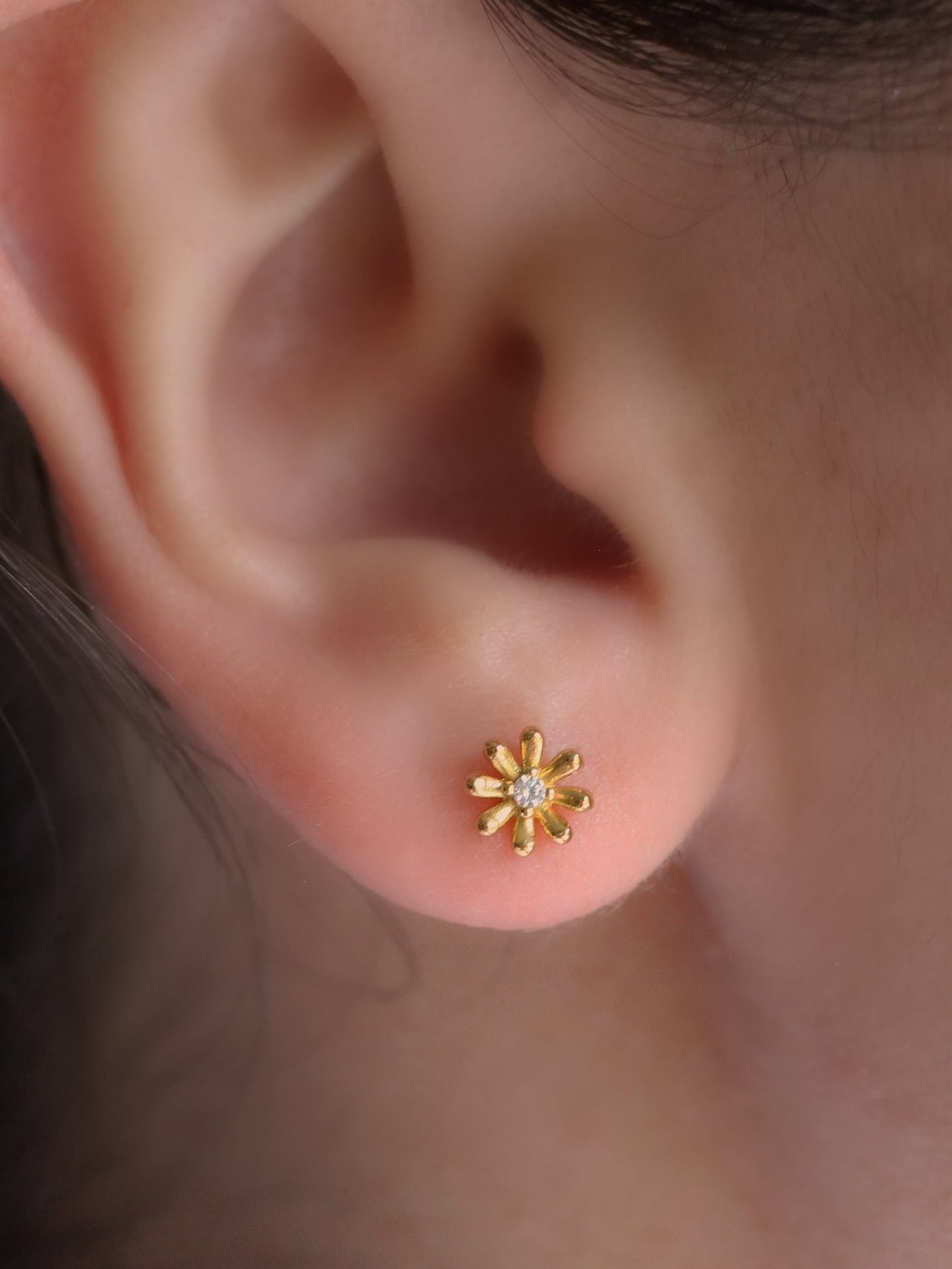 Daisy studs