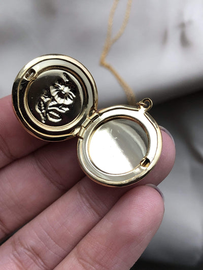 Flower locket necklace