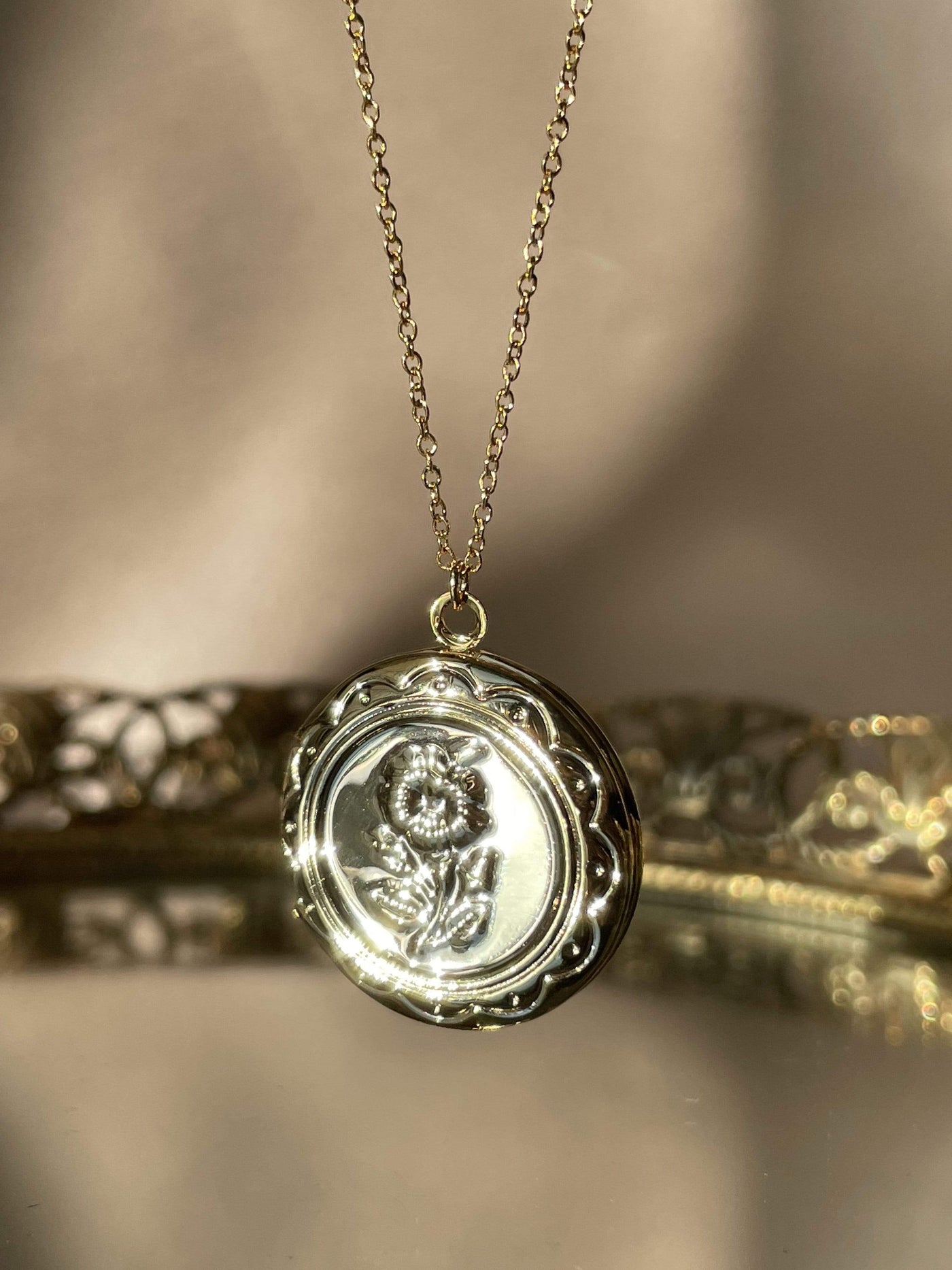 Flower locket necklace