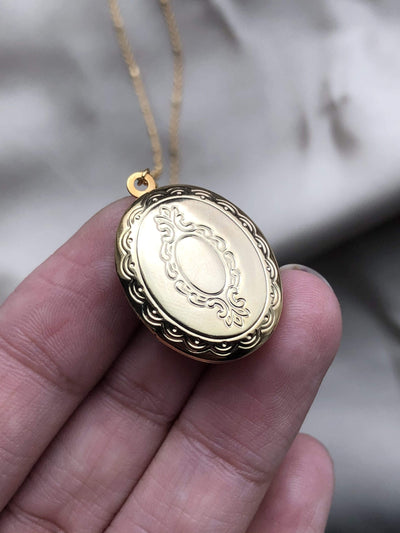 Locket necklace