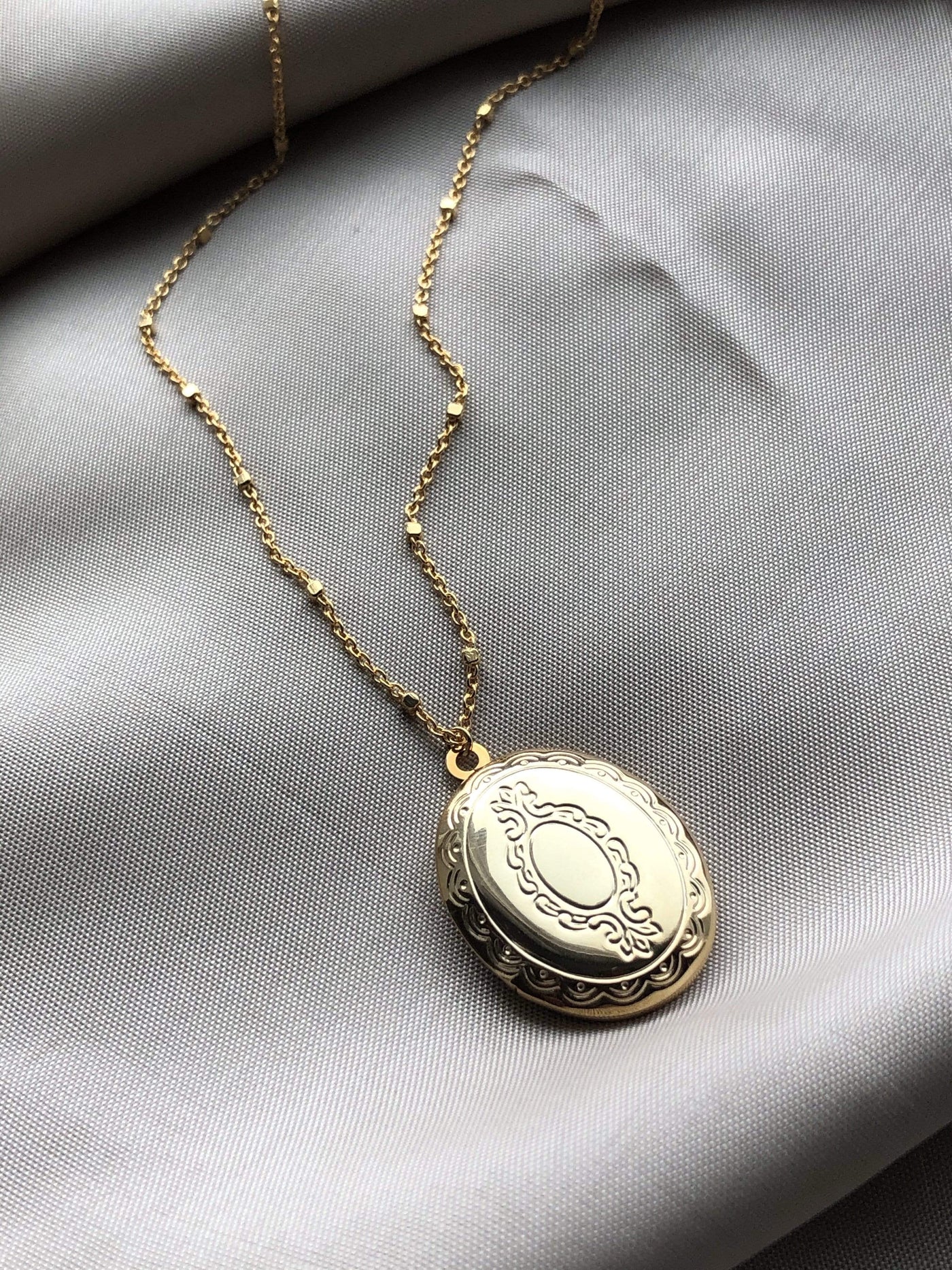 Locket necklace